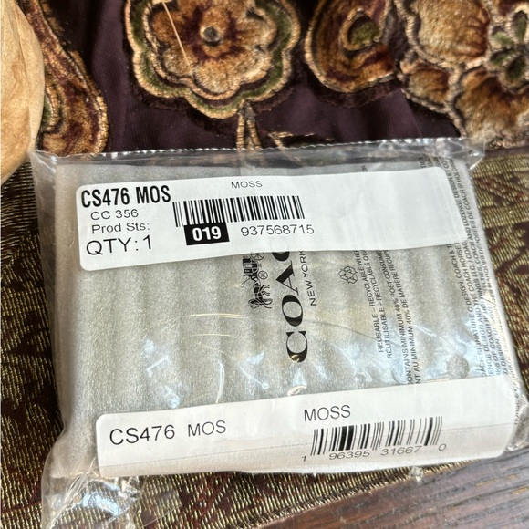 Authentic COACH signature Leather Dino Dice strawberry zip card wristlet π²π© - Picture 2 of 9